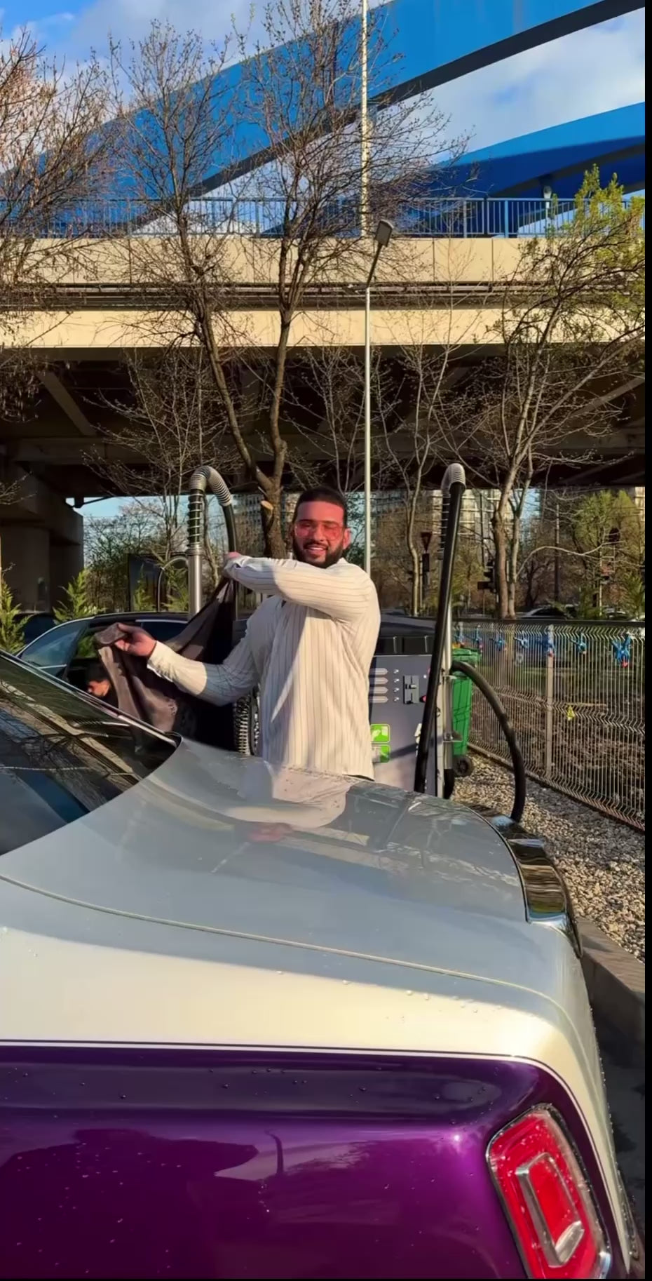 Încarcă clipul video: 